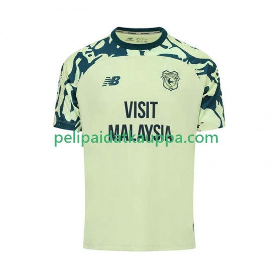 Cardiff City Vieras Fanipelipaita (Miehet) 2025-2026 Lyhythihainen Cardiff City Vieras Fanipelipaita (Miehet) 2025-2026 Lyhythihainen