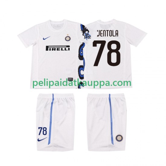 Inter Milan VENTOLA 78 Retro Vieras Fanipelipaita (Lasten) 2011 2010 Lyhythihainen Inter Milan VENTOLA 78 Retro Vieras Fanipelipaita (Lasten) 2011 2010 Lyhythihainen