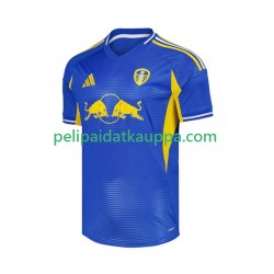Leeds United Vieras Fanipelipaita (Miehet) 2025-2026 Lyhythihainen