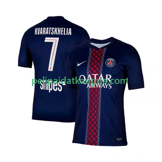 Paris Saint-Germain Khvicha Kvaratskhelia 7 Koti Fanipelipaita (Miehet) 2025-2026 Lyhythihainen Paris Saint-Germain Khvicha Kvaratskhelia 7 Koti Fanipelipaita (Miehet) 2025-2026 Lyhythihainen