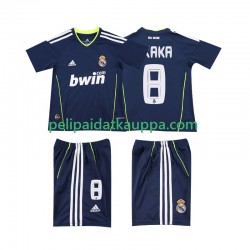 Real Madrid KAKA 8 Retro Vieras Fanipelipaita (Lasten) 2011 2010 Lyhythihainen