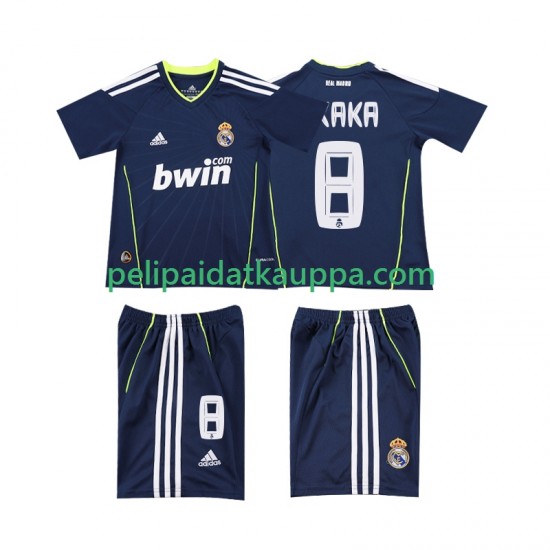 Real Madrid KAKA 8 Retro Vieras Fanipelipaita (Lasten) 2011 2010 Lyhythihainen