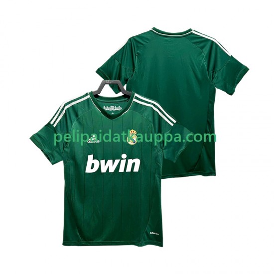 Real Madrid 2012 2013 Retro Kolmas Fanipelipaita (Miehet) Lyhythihainen Real Madrid 2012 2013 Retro Kolmas Fanipelipaita (Miehet) Lyhythihainen