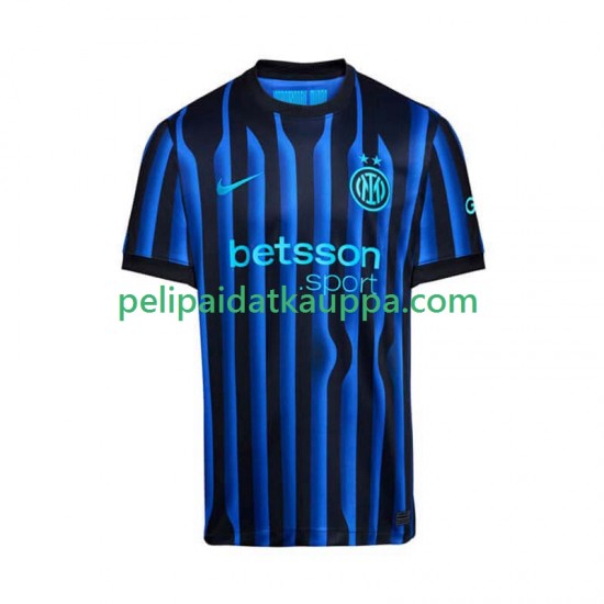 Inter Milan Koti Fanipelipaita (Miehet) 2025-2026 Lyhythihainen Inter Milan Koti Fanipelipaita (Miehet) 2025-2026 Lyhythihainen